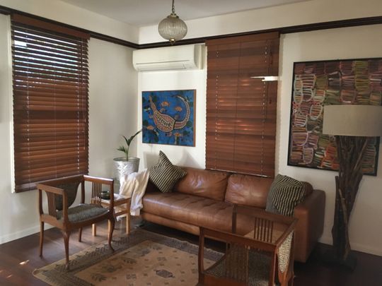 Holland Park - Photo 1