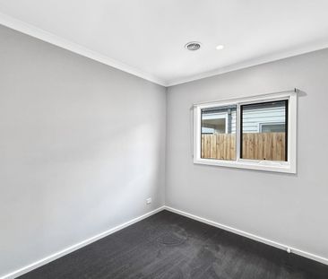 🏡 4-Bedroom House in Eynesbury - Photo 2