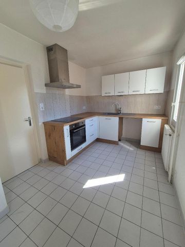 Location Appartement 4 pièces 75m² MACON 71000 - Photo 2