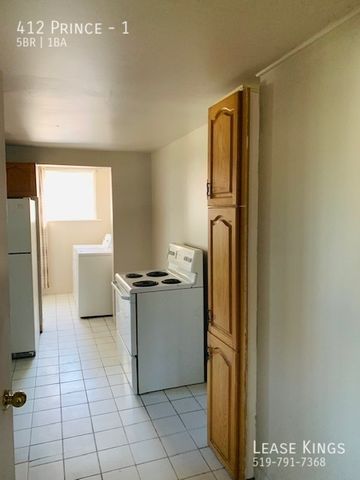 LARGE AND FURNISHED MAIN FLOOR UNIT- ALL INCLUSIVE + INTERNET! - Photo 4