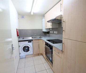3 bedroom flat to rent - Photo 5