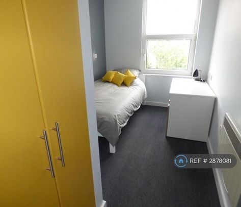1 bedroom in a flat share to rent - Photo 1