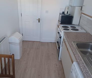 Room in a Shared Flat, Cambridge Avenue, NW6 - Photo 6