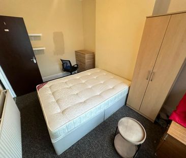 4 bedroom terraced house to rent - Photo 6