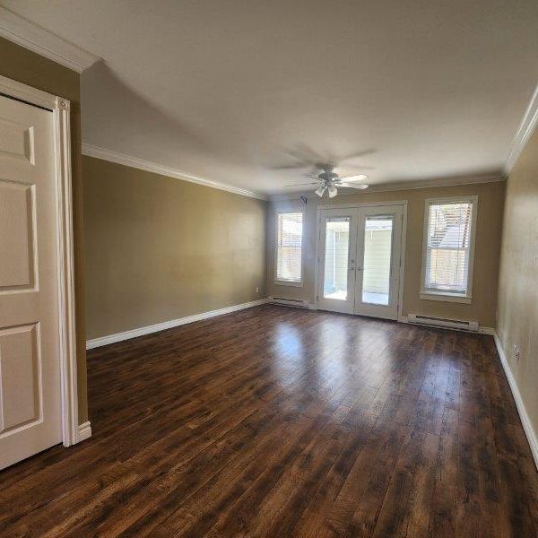 Beautiful Three Bedroom Rancher in Langley with Large Yard - Photo 1