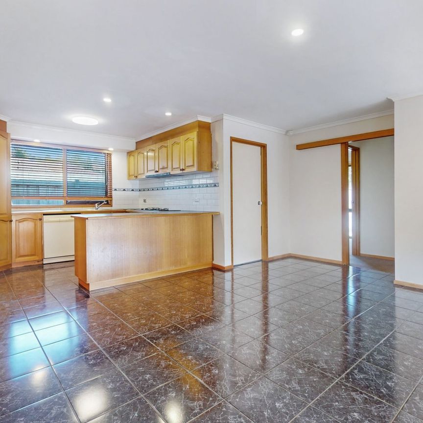 38 Strathavan Drive Berwick VIC - Photo 1