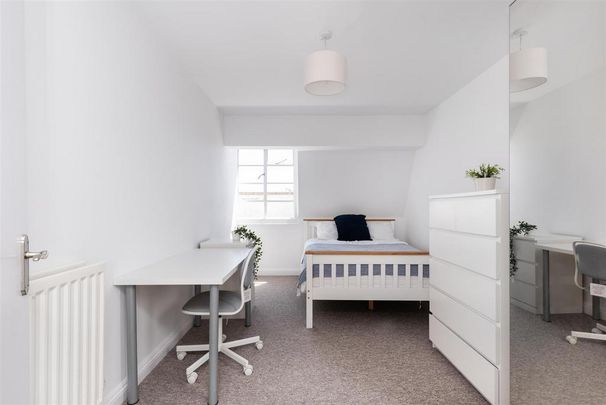 3 bedroom flat to rent - Photo 1