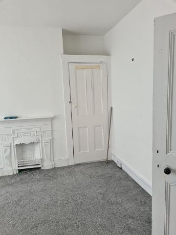 2 Bed Flat, Edinburgh Road, E17 - Photo 2