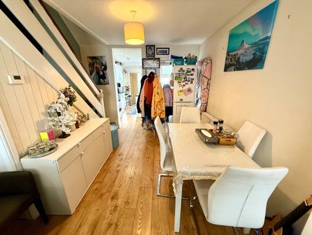 2 bedroom semi-detached house to rent - Photo 4