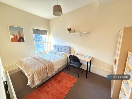 1 bedroom in a flat share to rent - Photo 5