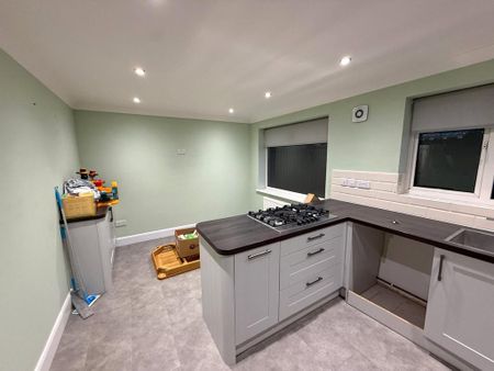 3 bedroom semi-detached house to rent - Photo 5