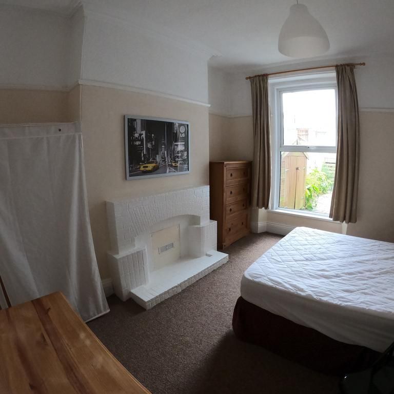 6 bedroom terraced house to rent - Photo 1