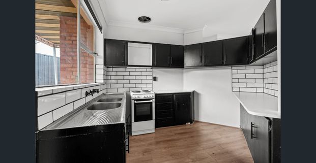 Comfort and Conveniently located Family Home! - Photo 1