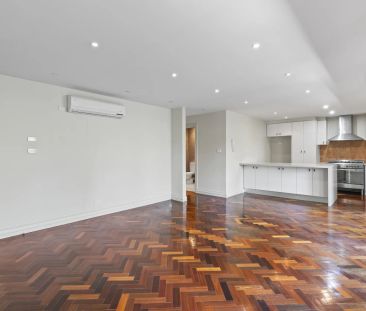 Private Whole‑Level Apartment in Prime Hawthorn Location - Photo 2