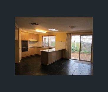 Spacious 5 x 2 home with exceptional outdoor entertaining area!!! - Photo 6