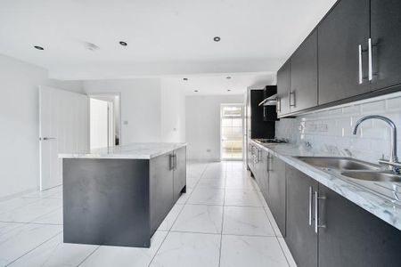 3 bedroom terraced house to rent - Photo 2