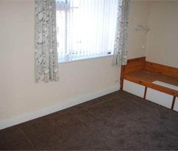 2 bedroom semi-detached house to rent - Photo 4