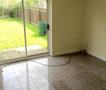 3 bedroom end of terrace house to rent - Photo 4