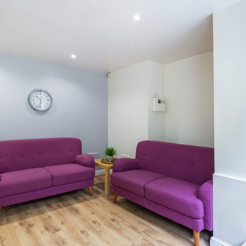 5 WINSTANLEY TERRACE Leeds - LS6 1DS - Photo 1