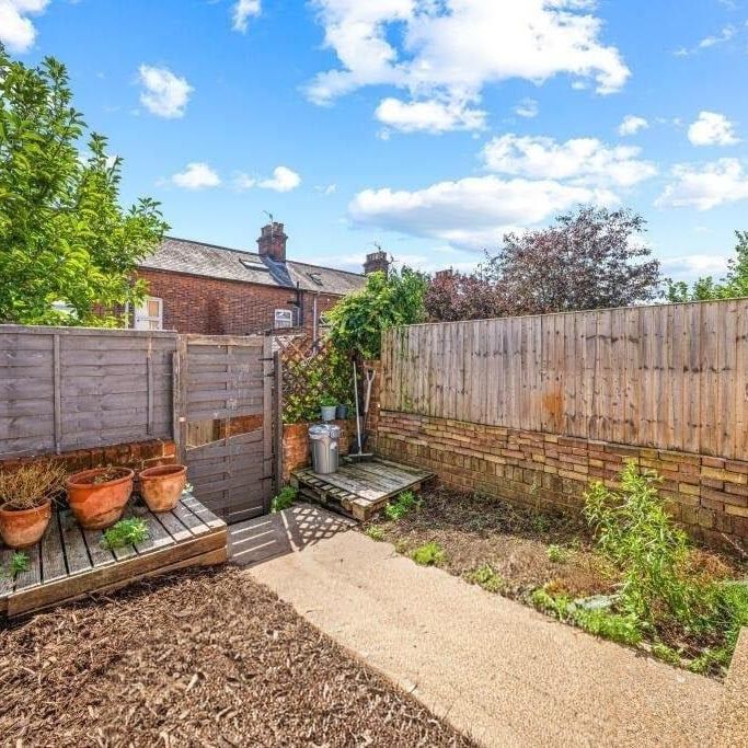 2 bedroom terraced house to rent - Photo 2