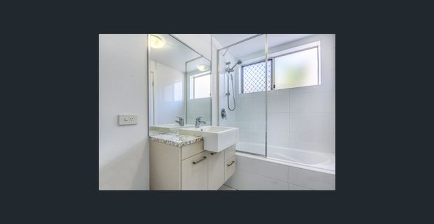 Modern Two-Bedroom Unit in the Heart of Everton Park - Photo 1