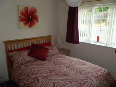 1 bedroom Flat To Let - Photo 5