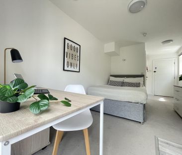 Studio to rent - Photo 1