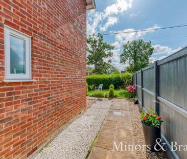 3 bedroom detached house to rent - Photo 3