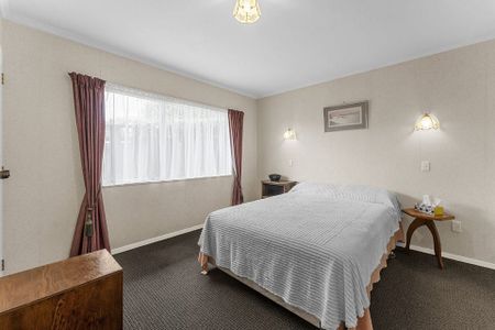 Charming 3BR Greerton Retreat! - Photo 4