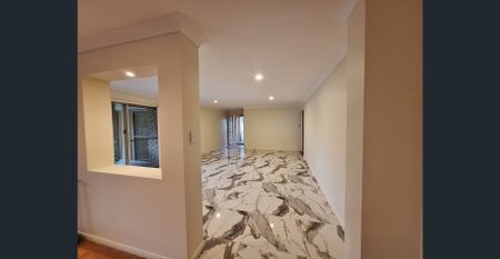 5 Bedroom house with Parent's retreat, ensuite and spa in Upper Coomera Gold Coast. - Photo 4