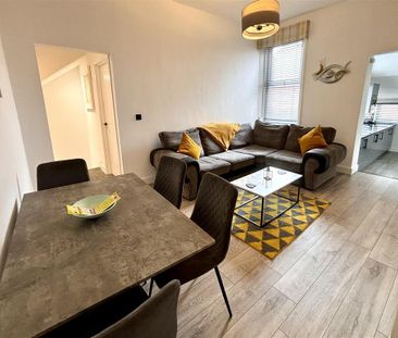 4 bedroom terraced house to rent - Photo 2