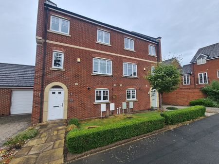 4 Bedroom Semi-Detached House - Photo 4