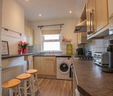 Cosy flat on vibrant Crwys Road - Photo 6