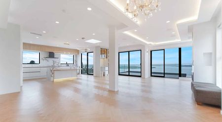 Designer 5 Bedroom Home Hillsborough - Photo 5