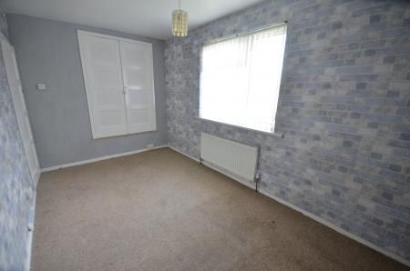 2 bedroom Terraced House To Let - Photo 2