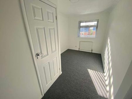 Orchard Road, East Cowes, Isle Of Wight, PO32 - Photo 2