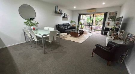 Spacious 2 Bedroom Townhouse - Photo 5