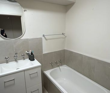 Spacious Three-Bedroom Apartment in Prime Epping Location - Photo 1