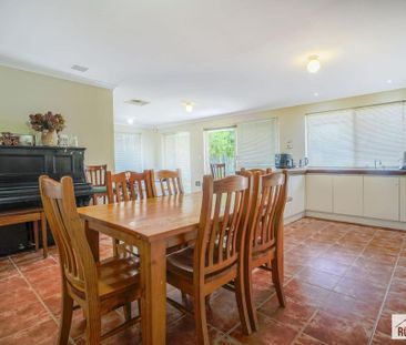 Spacious Home - Photo 3
