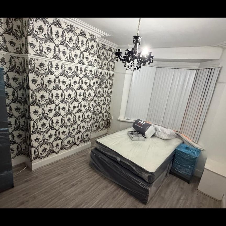 Room in a Shared House, Passey Road, B13 - Photo 1