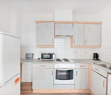 2 bedroom flat to rent - Photo 2