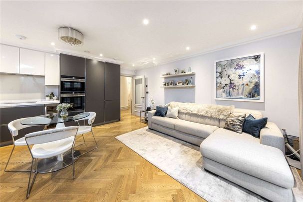 An exceptional ground floor apartment with a private garden, located behind secure gates in a serene and high quality development, close to the centre of Guildford. - Photo 1
