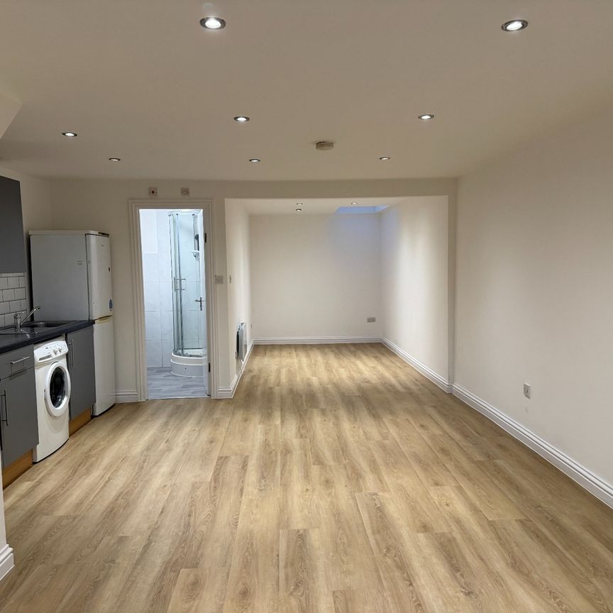 Studio Flat, Two Mile Hill Road, BS15 - Photo 1