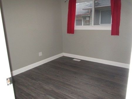 For Lease - 859 Scarborough Golf Club Road Unit# Main, Toronto, Ontario - Photo 3