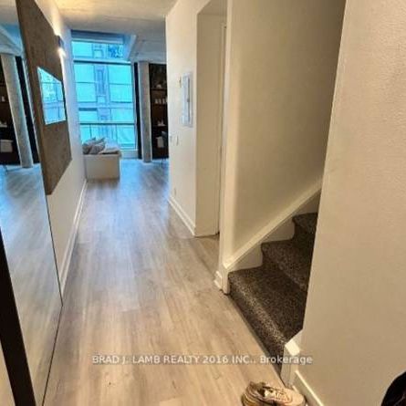 2 Floor Downtown Loft - 1bed/1.5 Bath - Photo 1