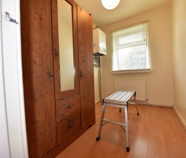 1 bedroom Flat in Abbeydale Grove, Leeds - Photo 6
