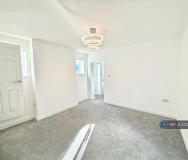 3 bedroom end of terrace house to rent - Photo 1