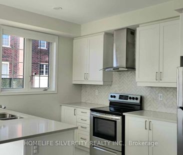 Townhouse For Lease | E8132638 - Photo 2