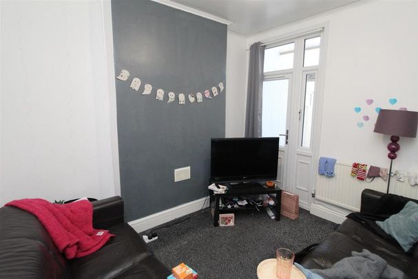 5 bedroom private hall to rent - Photo 1