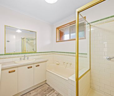 Family Home in Convenient Sebastopol Location - Photo 2